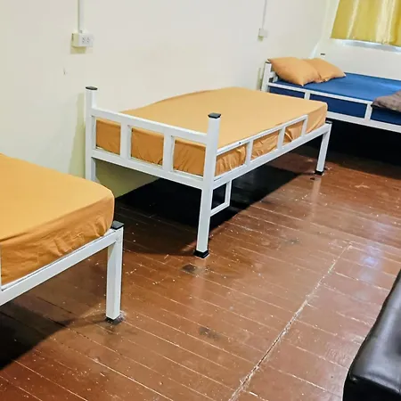 The House Hostel 2-2